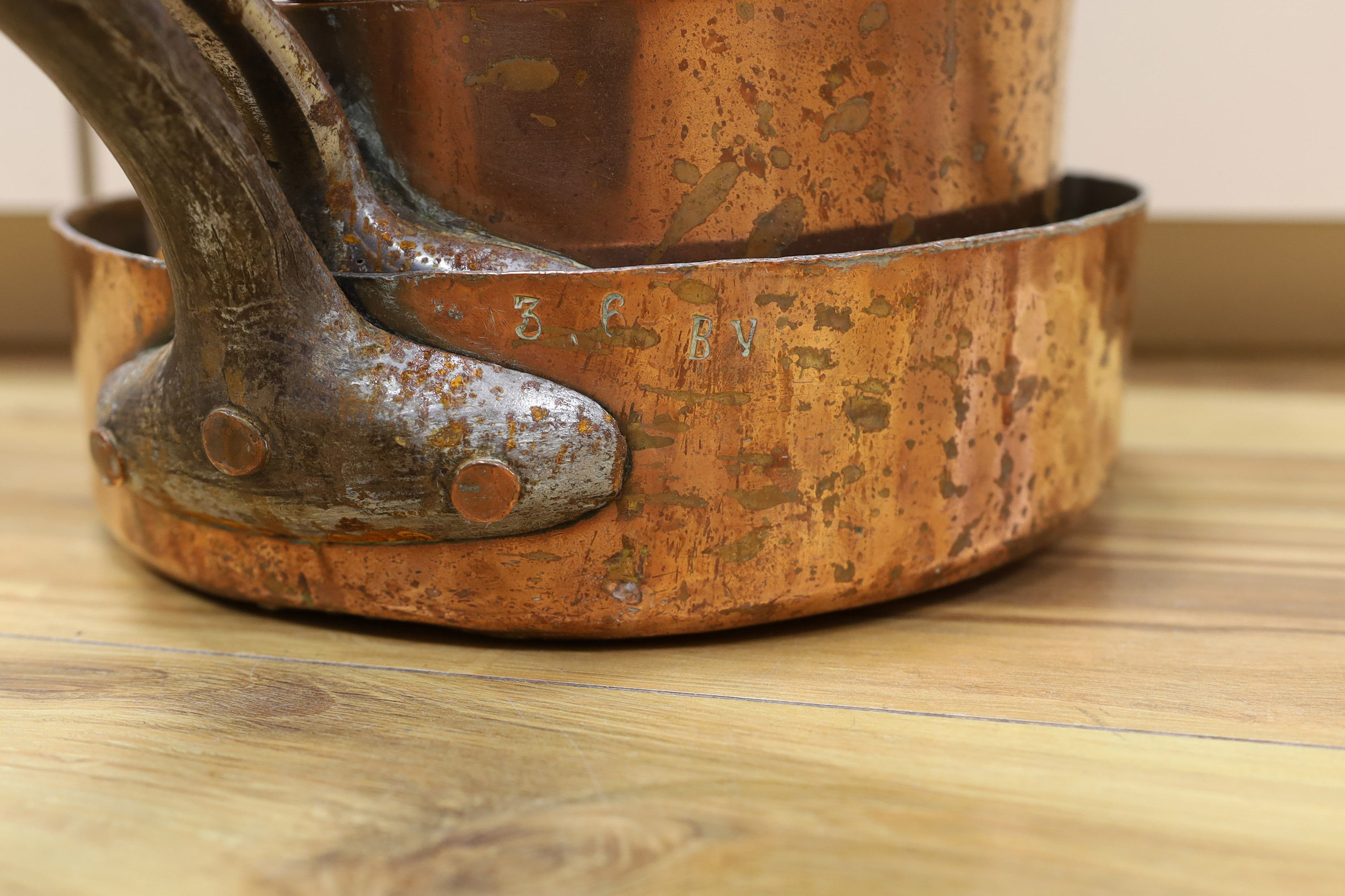 A set of five copper pans, largest diameter 28cm